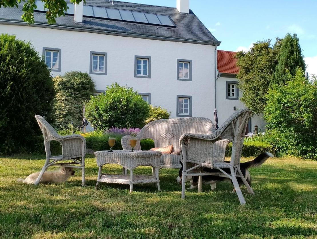 B&B Gutshaus De La Fontaine Feilsdorf 외부 사진